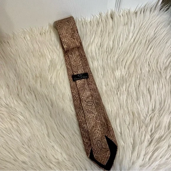 Oscar de la Renta Paisley Tie - Picture 2 of 7